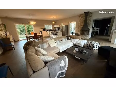 maison familiale sur terrain clos de 2000 m2 en quartier résidentiel