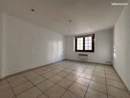 joli studio idéal étudiant rue fresque