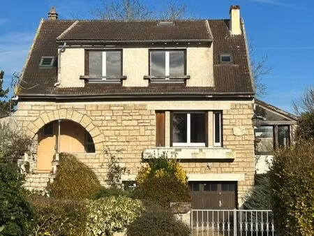 maison de caractère  5 pièces  sur grand terrain arboré 1260m2