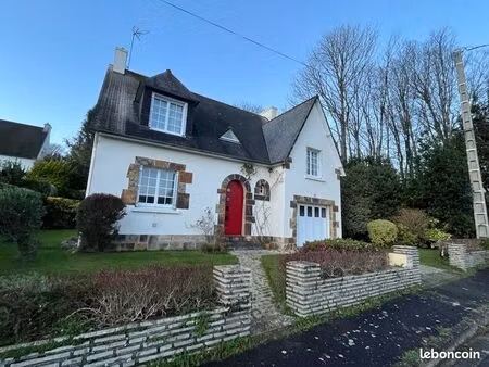 grande maison 6 pièces avec jardin clos de murs proche des commodités dans un environnemen