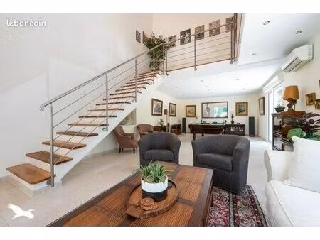 villa 7 pièces 250 m²