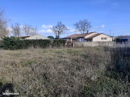 terrain 693 m² garidech