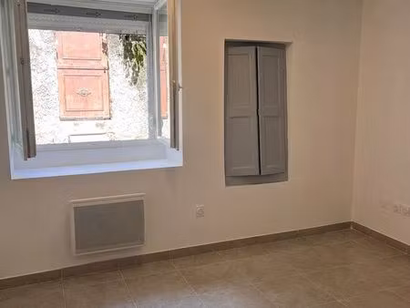 studio centre roquemaure refait a neuf