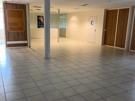 lots de bureaux disponibilité immédiate gallargues-le-montueux