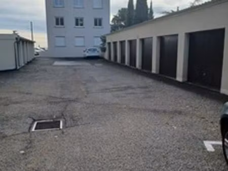 garage/box 15 m² nimes