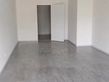local commercial vauvert 40m²