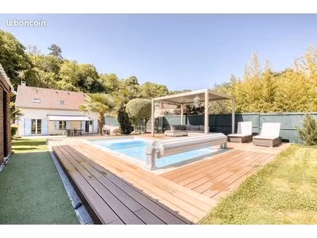 butry-sur-oise – belle maison contemporaine avec piscine et grand jardin paysager