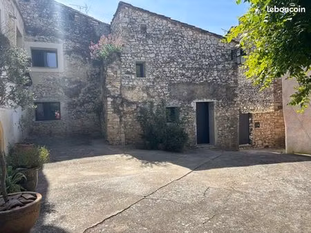 location maison de village