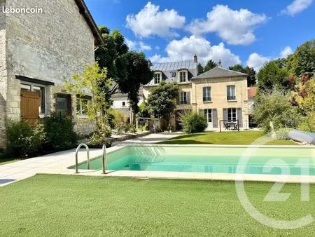 maison 11 pièces 259 m²