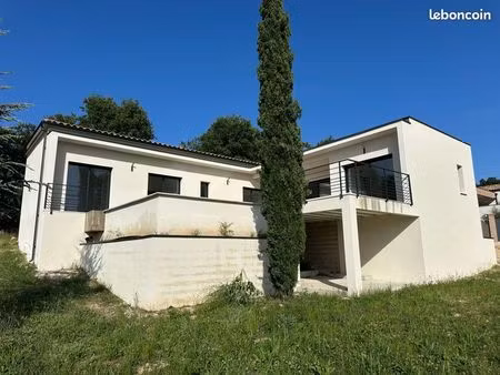 villa 4 chambres 125 m2 avec piscine