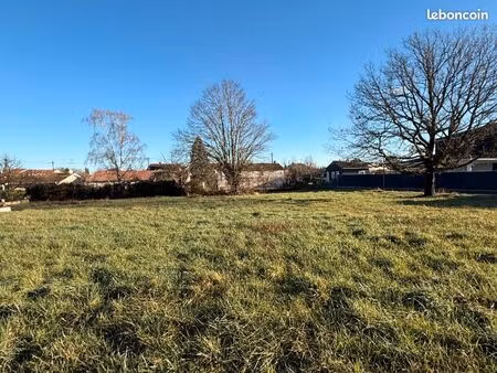terrain 1 300 m² revel