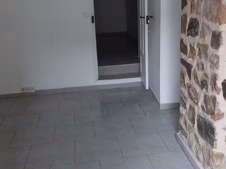 appartement t3 + terrasse en centre ville à saint mamert du gard