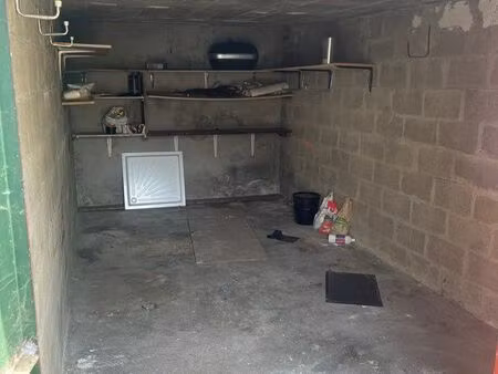 place de parking / box stockage