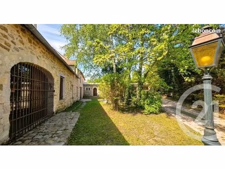 maison 9 pièces 278 m²