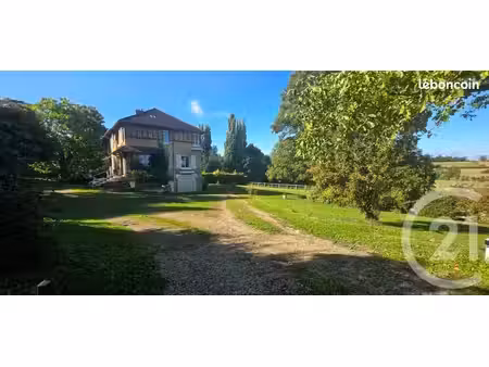 maison 10 pièces 222 m²