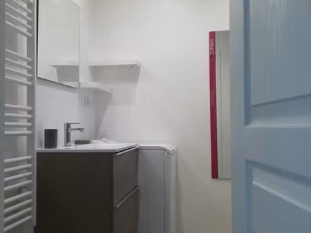 studio meublé duplex de charme dans vieux village des angles (30133)