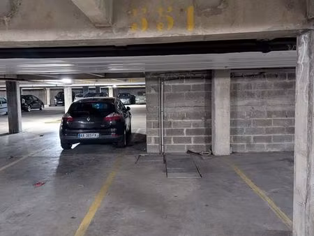 location place de parking cergy