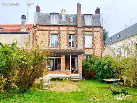maison 9 pièces 250 m²