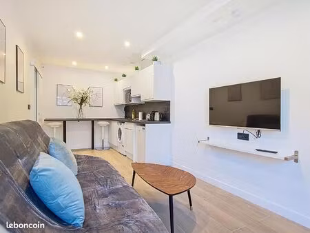 emplacement fabuleux d'un studio meublé et calme