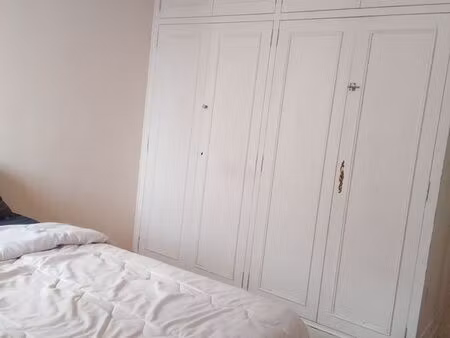 je met en location une chambre meublée