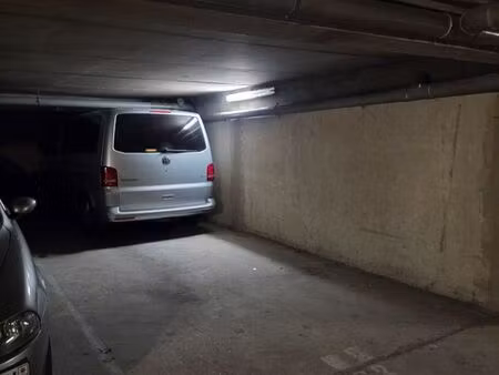 loue place de parking en enfilade tres large2 grand parking voiture■profondeur : 9.95m■par