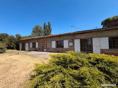 ferme lauragaise avec magnifique vue sur les pyrénées