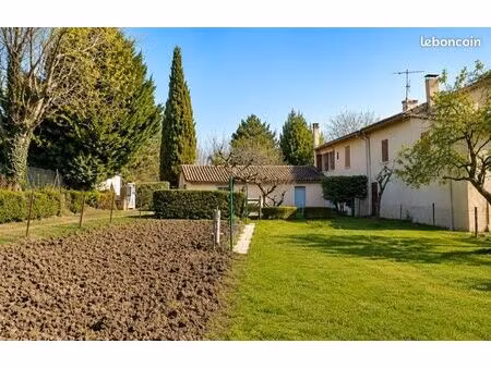 maison de caractère 135 m² avec terrain  garages et dépendances