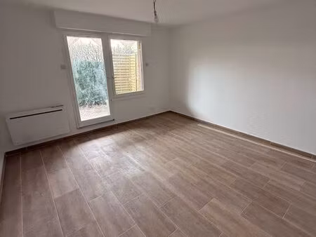 très beau studio  refaire neuf avec jardin