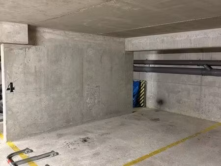 place de parking 500m gare dans résidence sécurisée