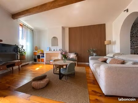 maison de ville rénovée avec jardin et piscine