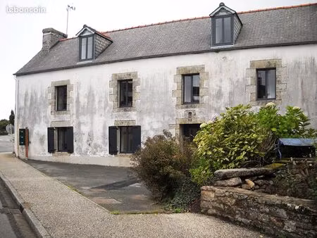 grand t2 (49 5m2) sur cour privative près de quimper