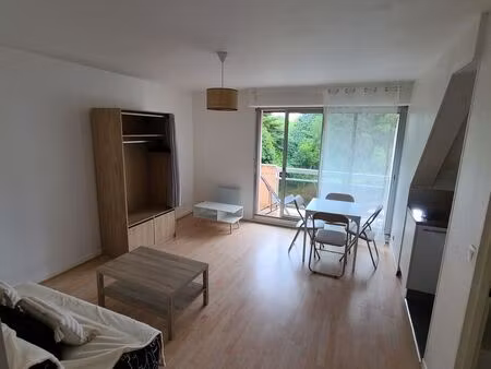 location studio meublée