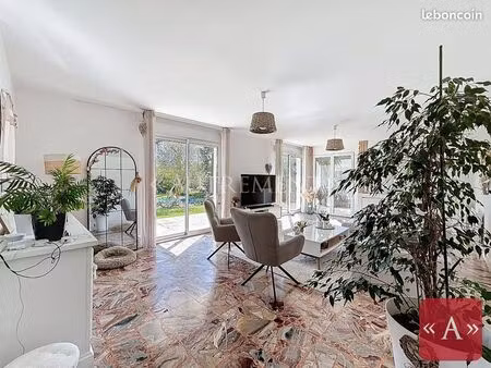 villa 6 pièces 206 m²