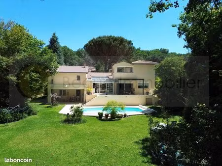 maison 5 pièces 180 m²