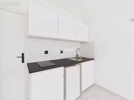 studio 1 pièce 27 m²