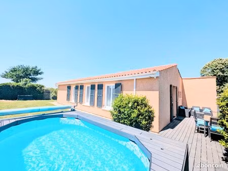 maison individuelle plain-pied  rénovée  clé en main  avec grand jardin sans vis-à-vis  au