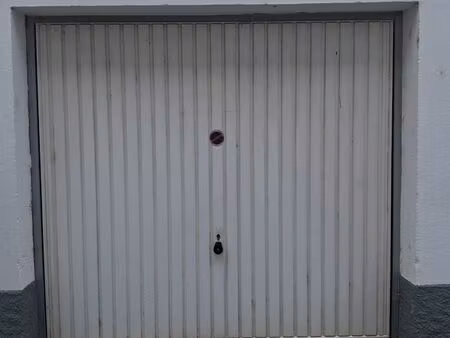 garage box fermé à louer