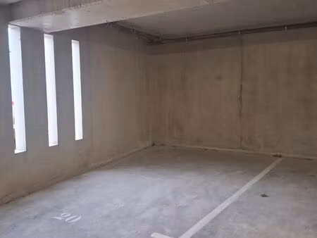 à louer – place de parking sécurisée