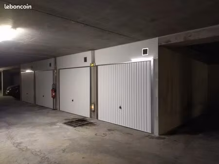 loue parking / box