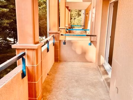 t3 lumineux de 66m² avec grand balcon  vue sur un jardin au calme et garage – l'union