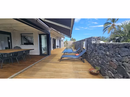 magnifique villa meublée avec vue piscine  st gilles les bai