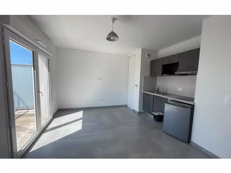 location appartement  41.35 m² t-2 à la rochelle  633 €