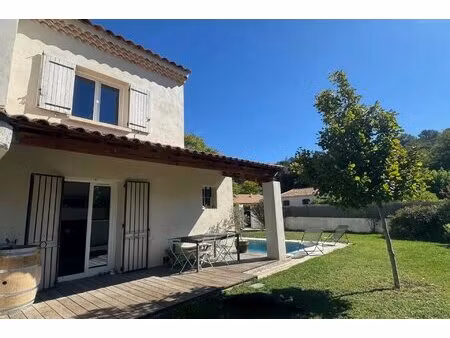belle maison familiale de 5 chambres avec piscine – à deux pas du village  des écoles et..