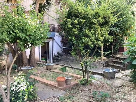 t2 atypique à fort potentiel/jardin/garage/sapacieux