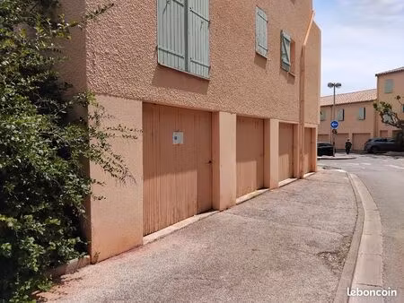 rare à ollioules - garage fermé + cellier