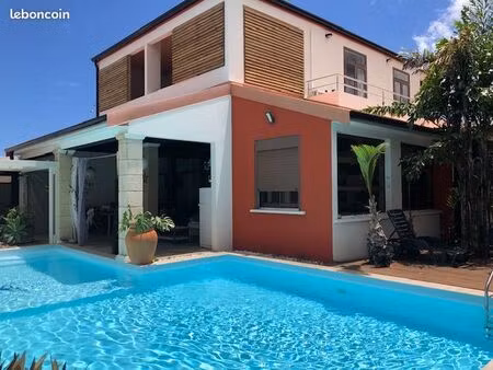 superbe villa avec piscine et f2 indépendant- la possession