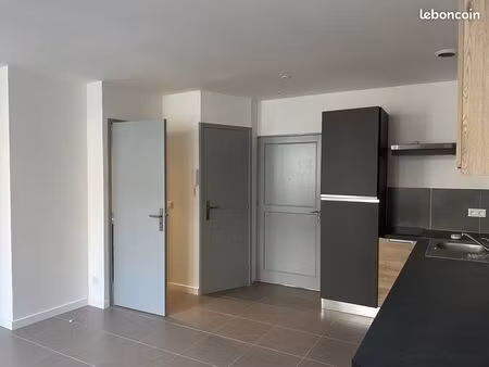studio 25m2 à louer marans centre