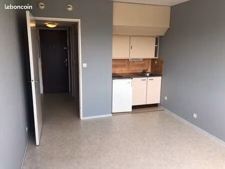 studio 20m² + parking proximité place colbert (iut  neoma  staps  unilassale)