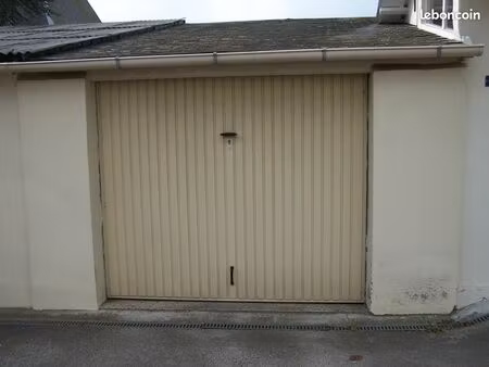 eu garage à louer l: 5m20 x 3m 50 (idéal stockage)