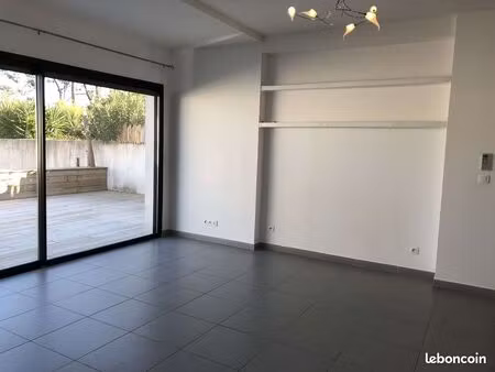borgo  cordon lagunaire de la marana  petite résidence calme  villa t4 mitoyenne  100 m²  